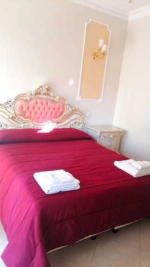 Double or Twin Room | Premium bedding, in-room safe, desk, soundproofing - Colosseo Rooms Imperial Rome (Rome)