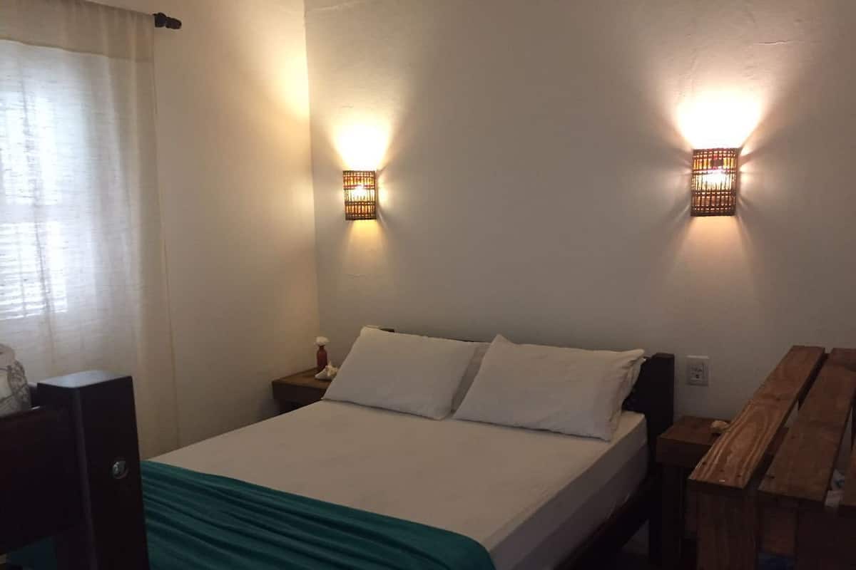 Traditional Studio | Blackout drapes, WiFi (free), individually decorated