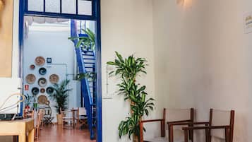 Quầy tiếp tân