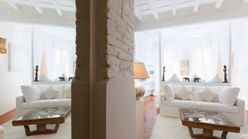 Apartment | Living area | Flat-screen TV