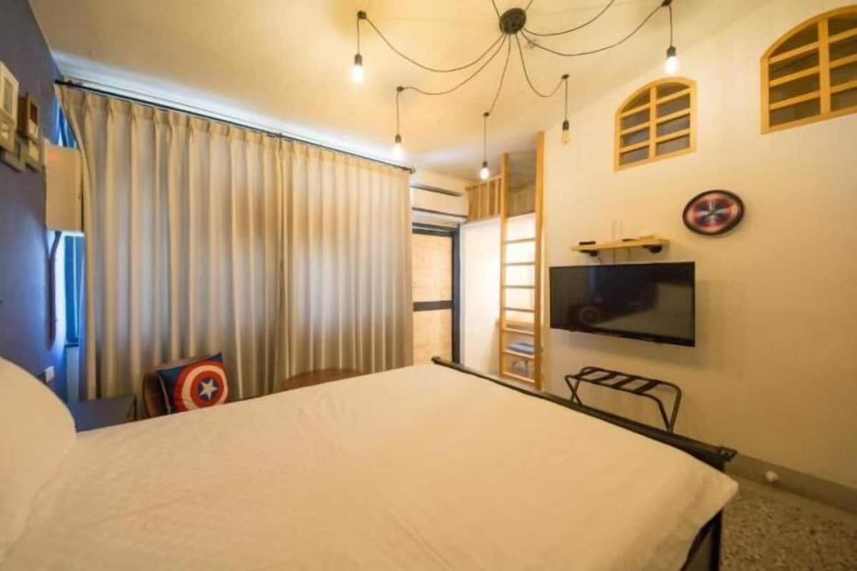 2 室のベッドルーム、デスク、防音設備、WiFi (無料)