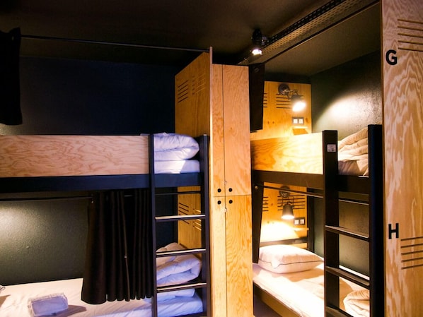 Family Room 8 beds