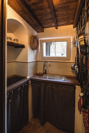 Apartment, 2 Bedrooms | Private kitchen