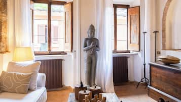 Appartement, 2 slaapkamers | Woonruimte | Een flatscreentelevisie