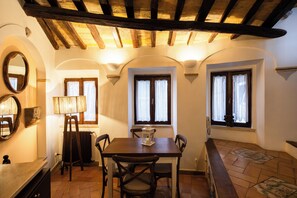 Deluxe Apartment | Outdoor dining - Navona Deluxe Terrace (Rome)