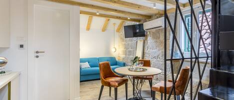 Deluxe Double Room (3) | 1 bedroom, minibar, in-room safe, desk