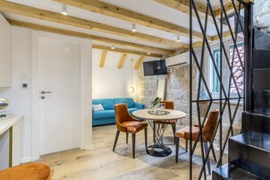 Deluxe Tek Büyük Yataklı Oda (3) | Minibar, odada kasa, masa, ses yalıtımı 