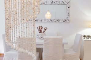 Luxury Apartment, 3 Bedrooms | In-room dining - Imperial Forum (Rome)