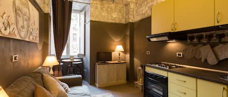 Luxury Apartment, 3 Bedrooms | Private kitchen