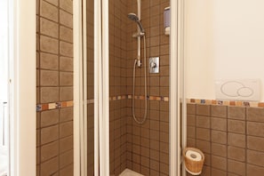 Apartment | Badezimmer | Dusche, Haartrockner, Bidet, Handtücher