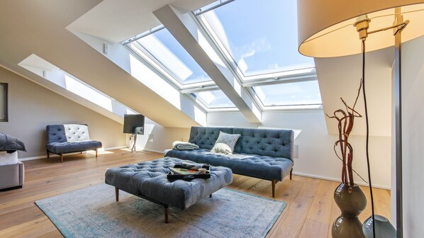 复式房, 私人浴室, 花园景观 | 客房服务设施