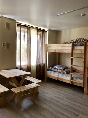 標準客房 (4 Bunk Beds) | 免費無線上網、床單