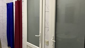 Shower kamar mandi
