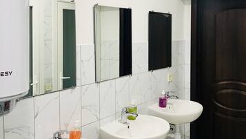 Wastafel kamar mandi