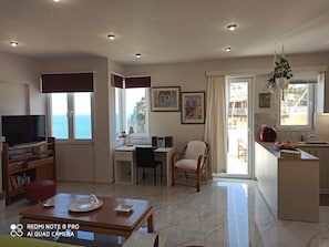 Duplex (Dimi) | Living area | Flat-screen TV, fireplace, MP3 dock