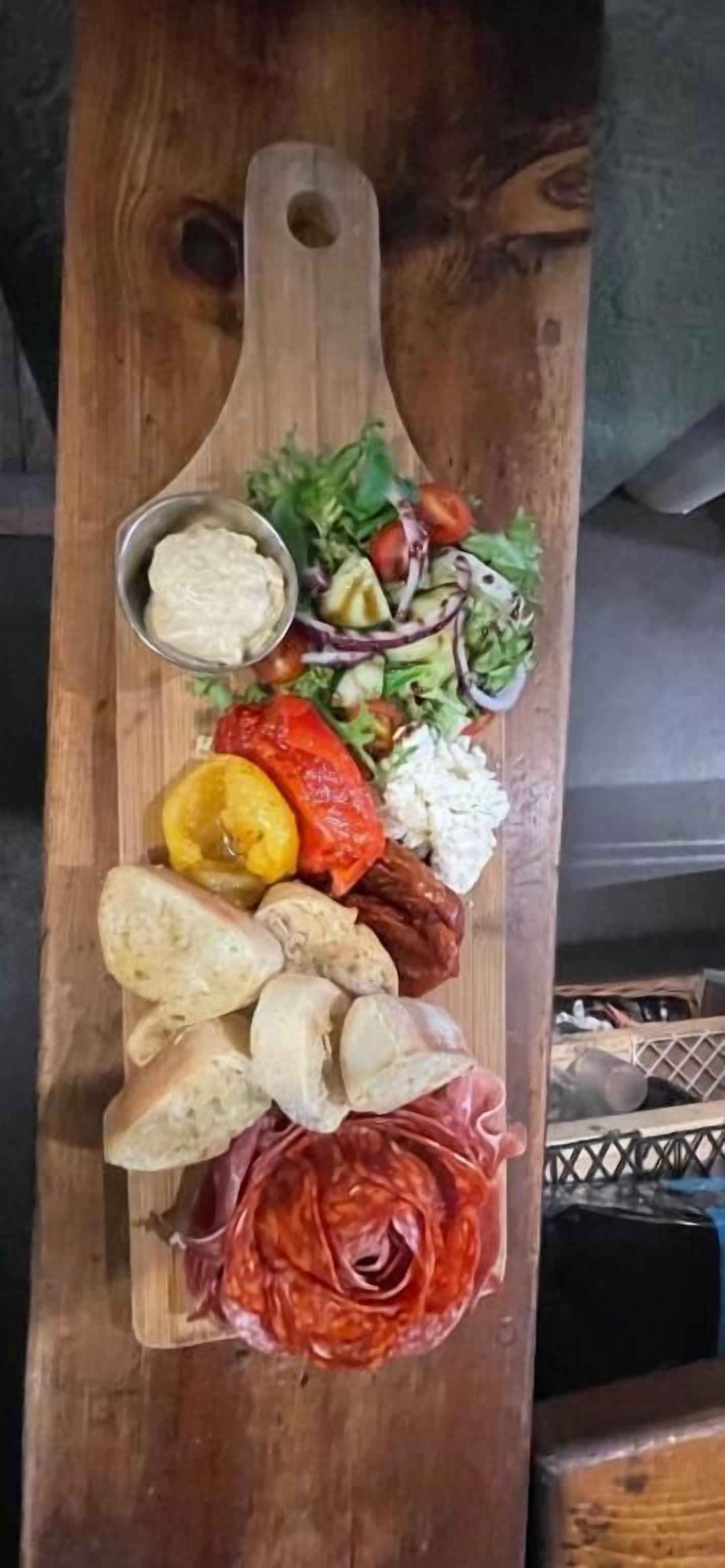 Petit déjeuner, déjeuner et dîner servis sur place