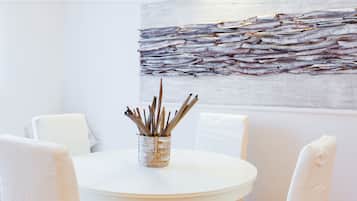 Apartment | Essbereich im Zimmer