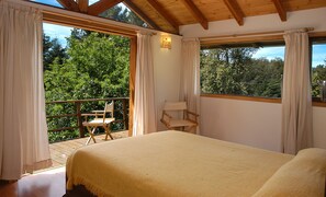 Casa clásica, varias camas | 3 dormitorios, cortinas opacas, cunas gratuitas y ropa de cama