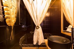 Hus - 2 soveværelser | Badeværelse | Badekar, hårtørrer, bidet, håndklæder
