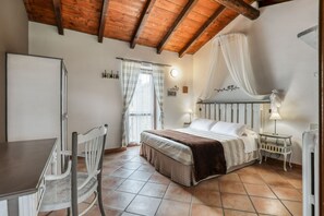 Classic Studio Suite | Soundproofing, free WiFi, bed sheets - Cà del Monte Resort (Cecima)