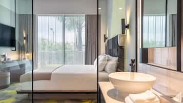 Platinum Suite | Egyptian cotton sheets, premium bedding, down duvets, minibar