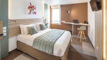 Premium bedding, individually decorated, individually furnished, desk
