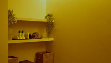 Couples treatment rooms, sauna, steam room, body treatments