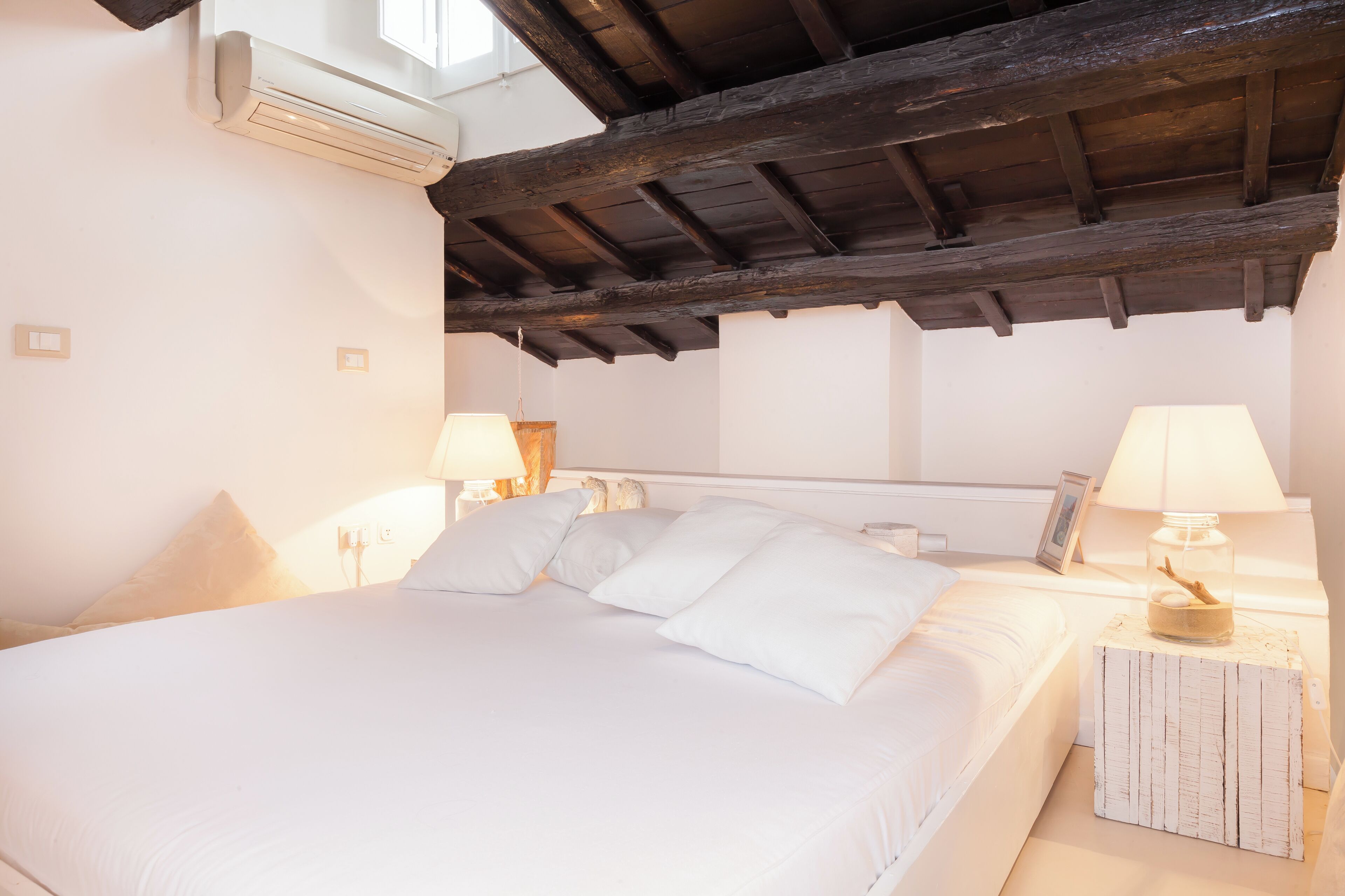 Apartament | 2 dormitoris, habitacions insonoritzades i planxa i posts de planxar 