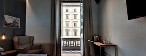 Habitació Deluxe, balcó, vistes a la ciutat | Escriptori i espai de treball apte per a portàtils