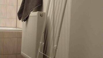 Comfort Apartment, Kitchen | Bathroom | Shower, free toiletries, hair dryer, slippers