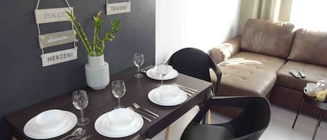 Comfort Apartment, Kitchen | In-room dining