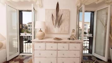 2 habitaciones, tabla de planchar con plancha y cunas gratuitas