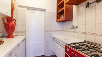 Apartment | Eigene Küche | Kühlschrank, Ofen, Herdplatte, Espressomaschine