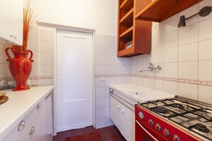 Departamento | Cocina privada | Refrigerador, horno, parrilla de estufa y cafetera de espresso