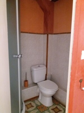 Doppelzimmer (Terre ou Feu) | Badezimmer | Dusche, Haartrockner, Handtücher