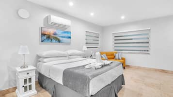6 - Deluxe Queen Suite w/Full Couch Bed | Premium bedding, Tempur-Pedic beds, individually decorated