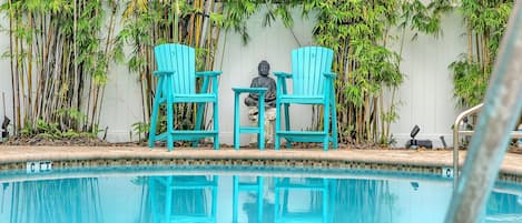 Outdoor pool, sun loungers