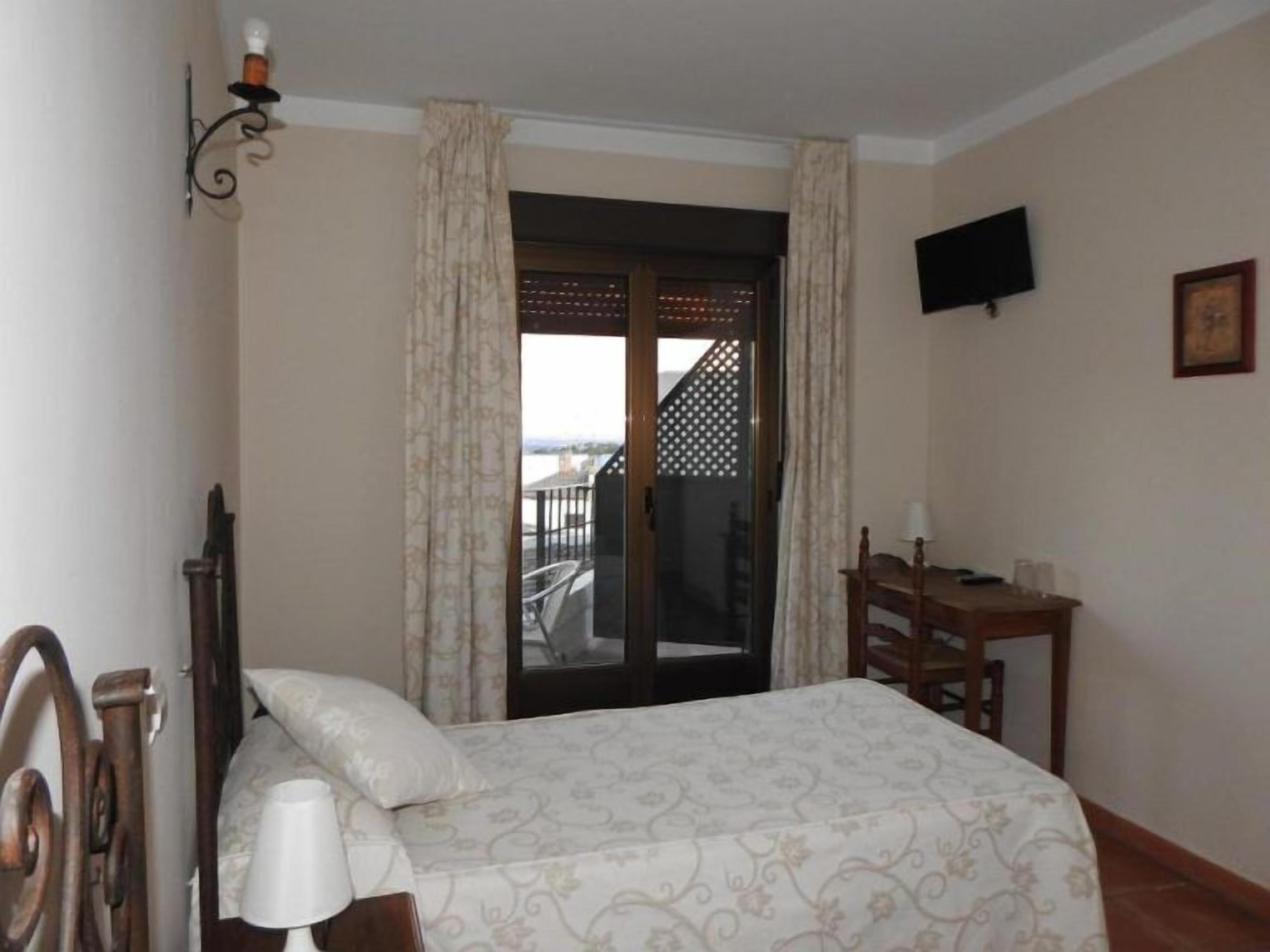 Camera Standard con 2 letti singoli | Una cassaforte in camera, una scrivania, Wi-Fi gratuito, lenzuola