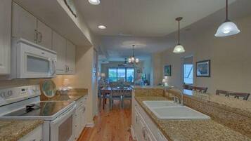 單棟房屋 | 私人廚房 | 雪櫃、微波爐、焗爐、爐具