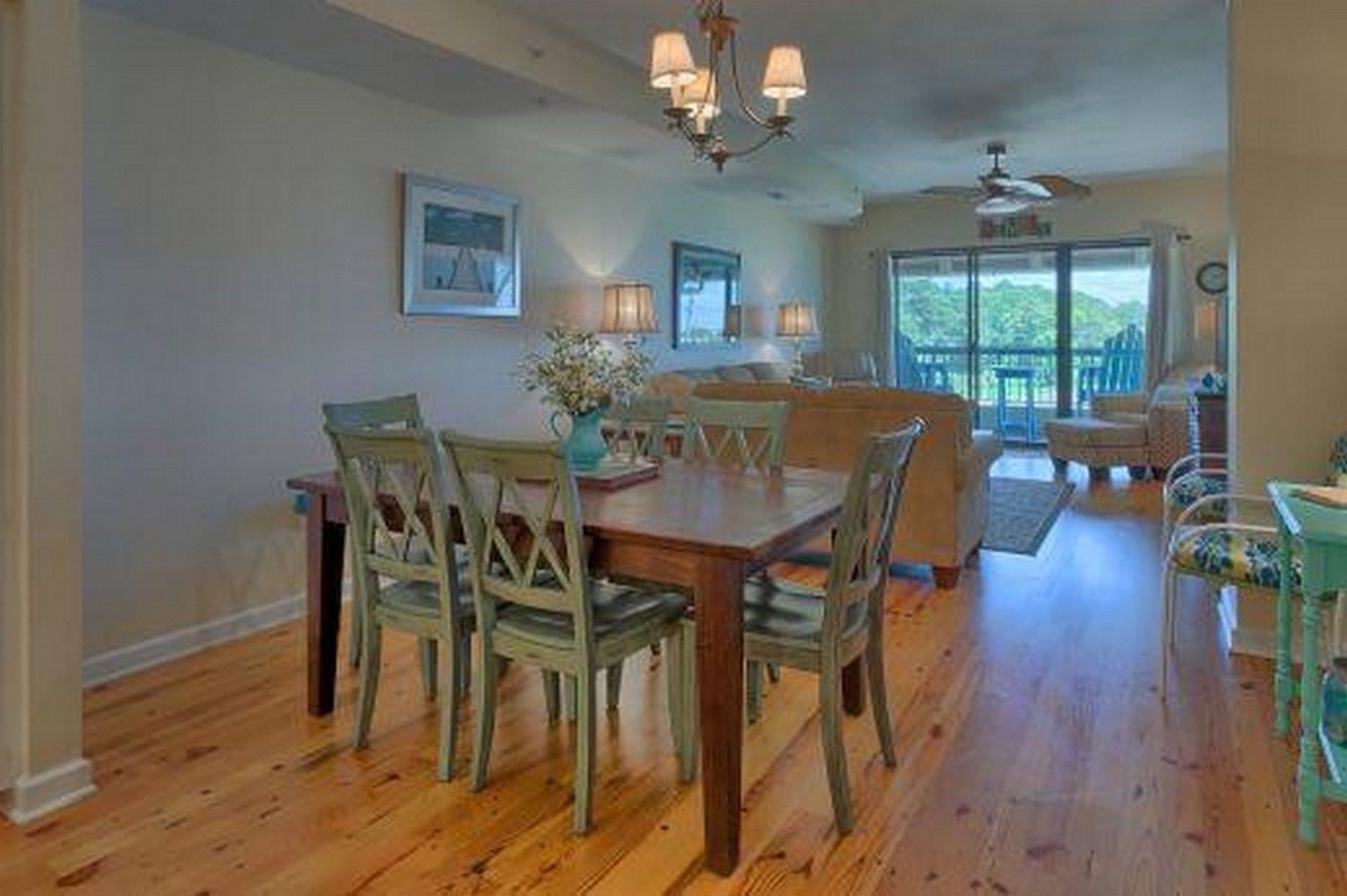 House | In-room dining