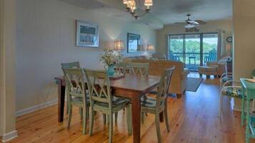 House | In-room dining