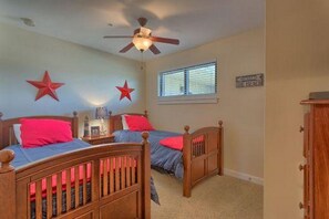 Casa | 2 habitaciones, tabla de planchar con plancha y wifi gratis 