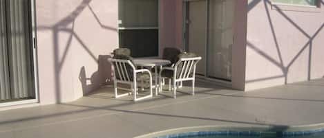 Apartment | Outdoor pool