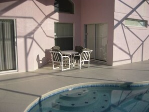 Apartment | Outdoor pool