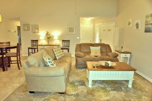 Apartment | Living area | TV