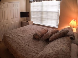 Apartment | 4 bedrooms, iron/ironing board, free WiFi, bed sheets