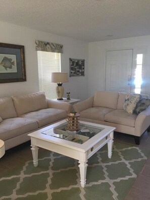 Apartment | Living area | TV