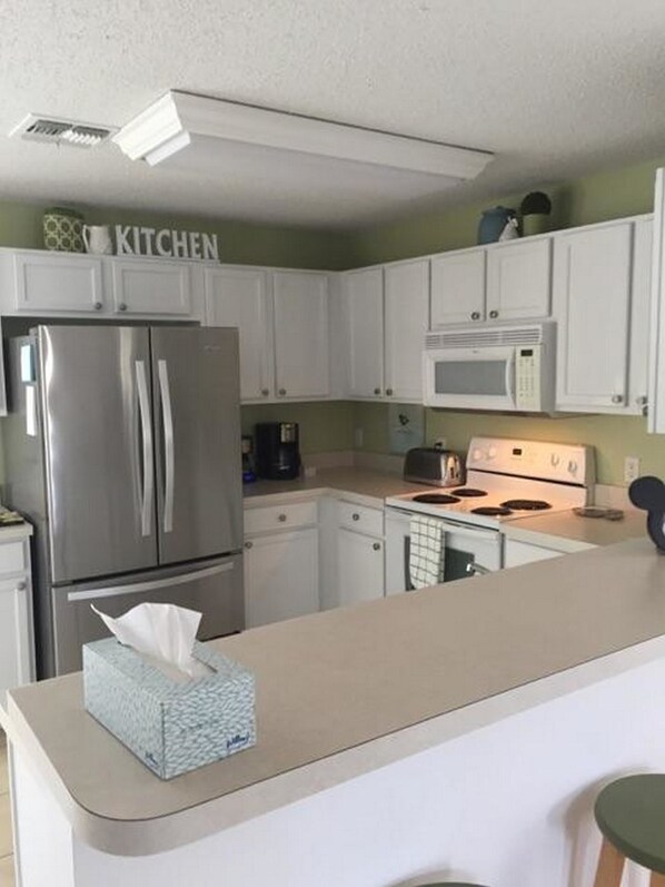 Apartment | Private kitchen | Fridge, microwave, oven, stovetop