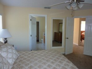 Apartment | 4 bedrooms, iron/ironing board, free WiFi, bed sheets