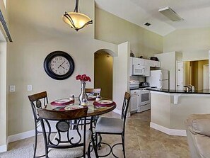 Apartment | In-room dining - Waterview Pad Apartment 4 Bedroom (Haines City)